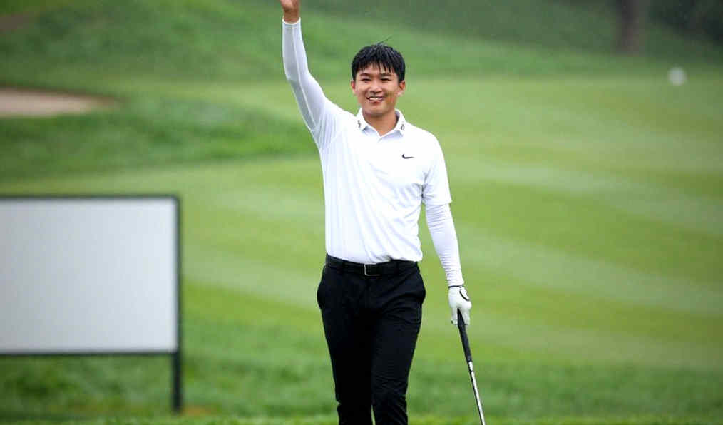 চাকারার দুই shot এগিয়ে, অন্ধকারে থেমে গেল DP World India Championship